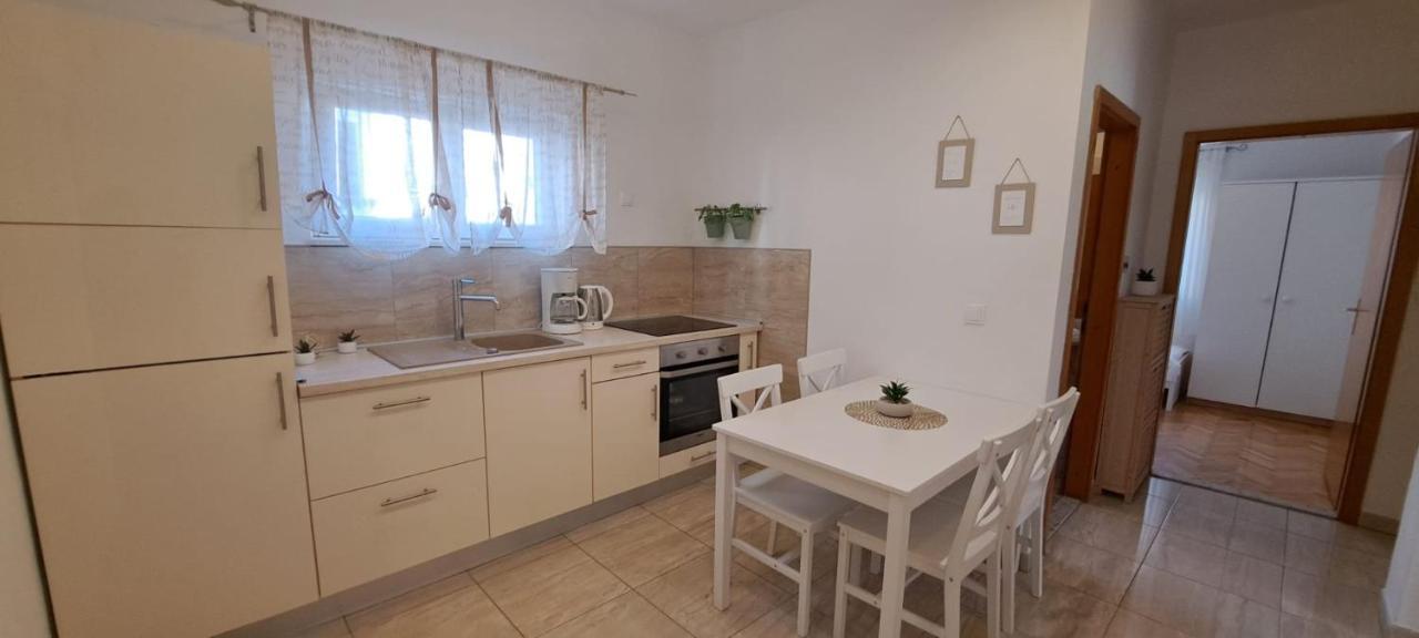 Apartments Ana Zaboric, 50 M Od Sljuncane Plaze 外观 照片