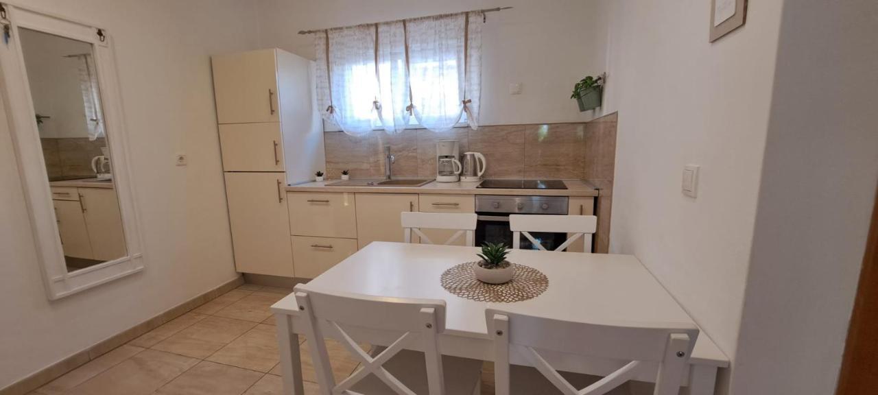 Apartments Ana Zaboric, 50 M Od Sljuncane Plaze 外观 照片