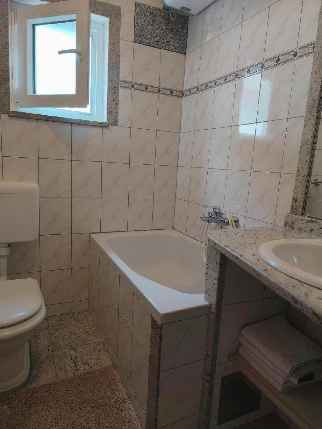 Apartments Ana Zaboric, 50 M Od Sljuncane Plaze 外观 照片